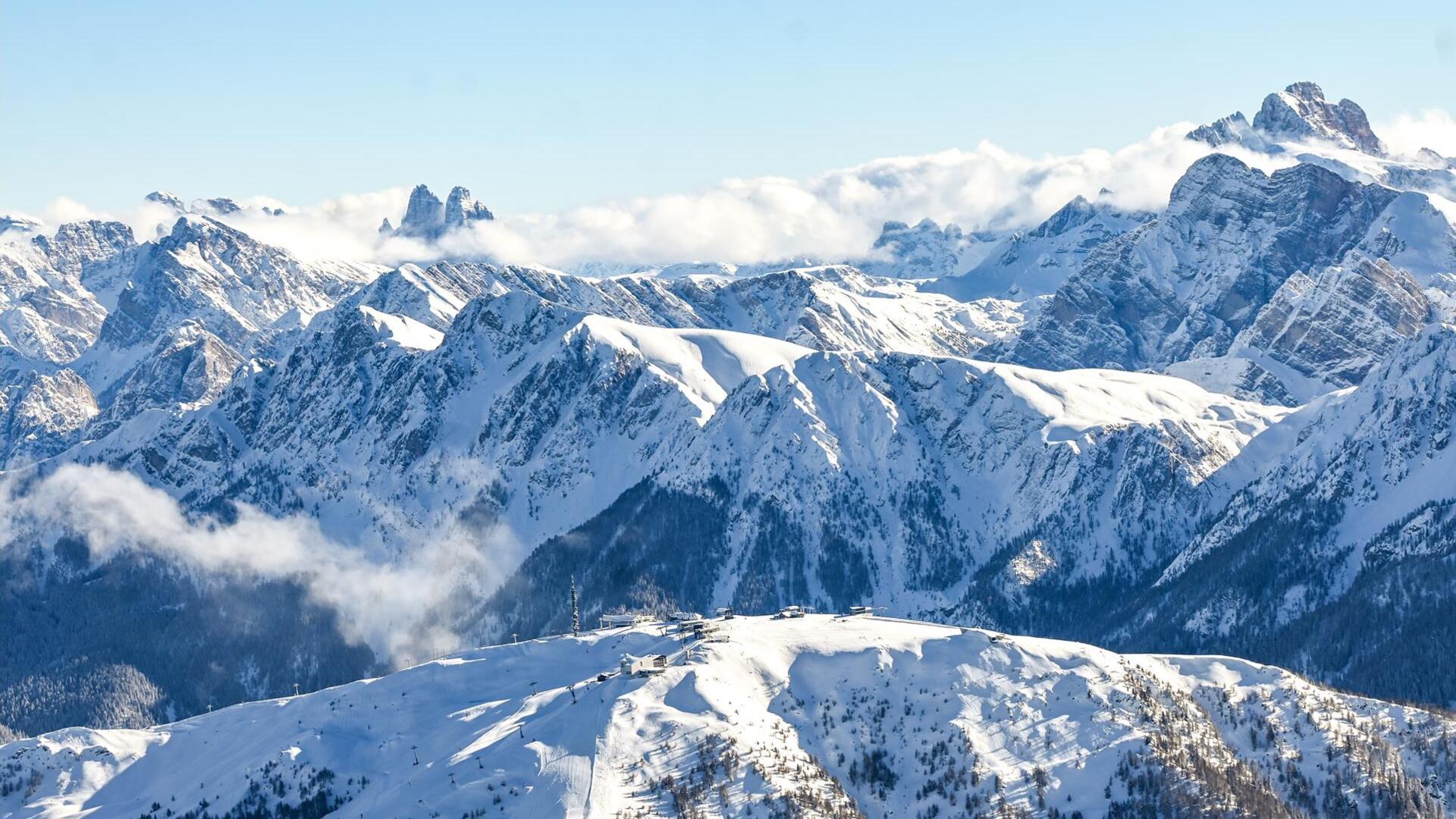 Aussicht auf den verschneiten Kronplatz